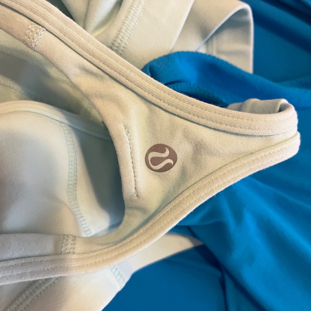 Lululemon two tone blue, size 10, tank w/ matching sports bra - Picture 6 of 6